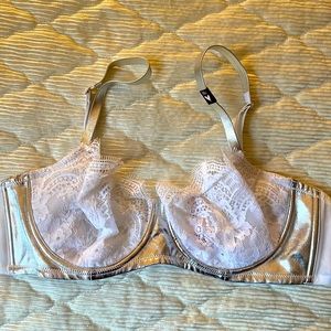 NWOT Victoria’s Secret Dream Angels Push-up Bra w/out padding 38C White w/silver